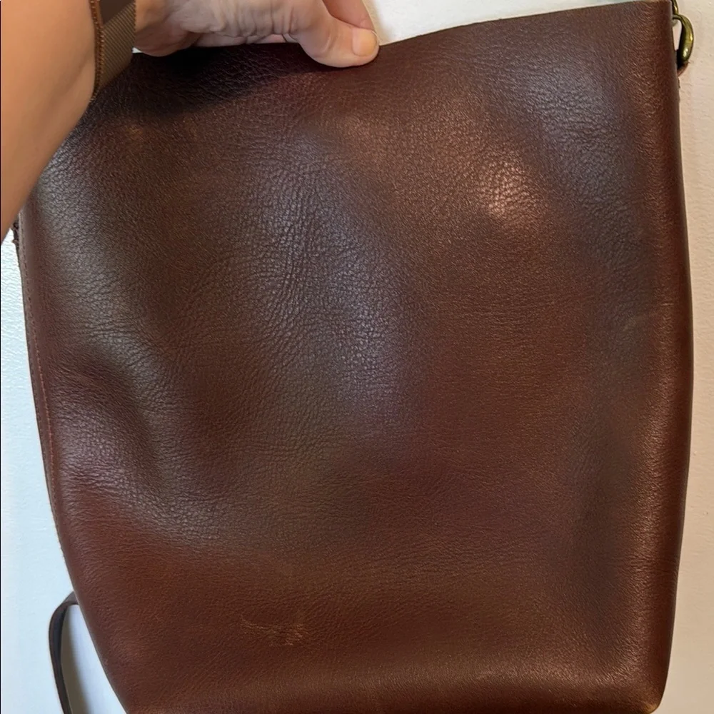 Madewell The Transport Bucket Tote - Picture 4 of 10